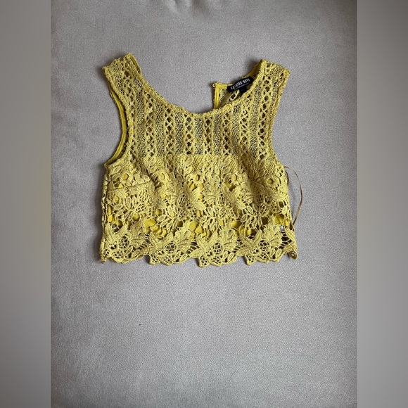 Fashion Nova Tops - YELLOW FASHION NOVA CROP TOP
